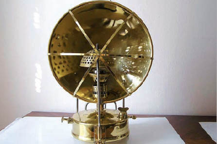 Uk�zka z pozoruhodn� sb�rky va�i��, tlakov�ch lamp a letlamp Vladislava Do�kala